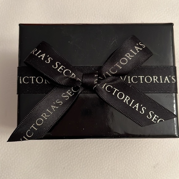 VICTORIA SECRET GOLD AND RHINESTONE ROCKSTUD CUFF BRACELET- NEW IN BOX - Picture 4 of 8